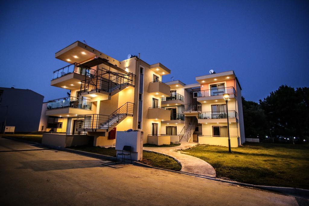 Ofrynio Deluxe Apartments Ofrínion Eksteriør bilde