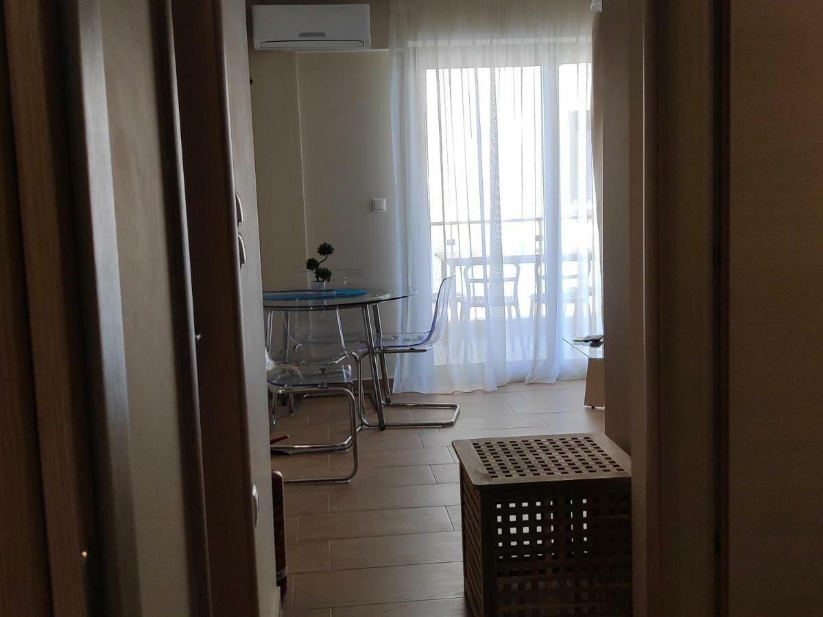 Ofrynio Deluxe Apartments Ofrínion Eksteriør bilde