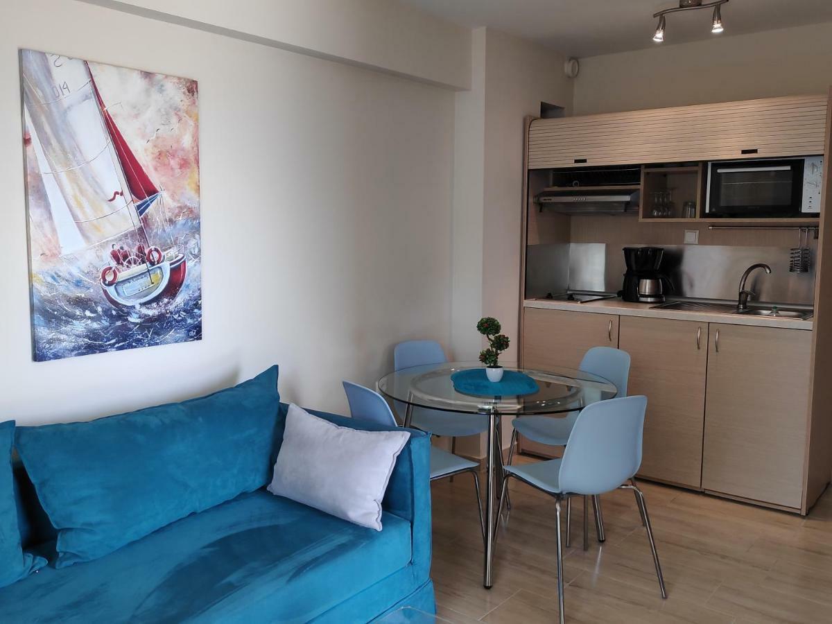 Ofrynio Deluxe Apartments Ofrínion Eksteriør bilde