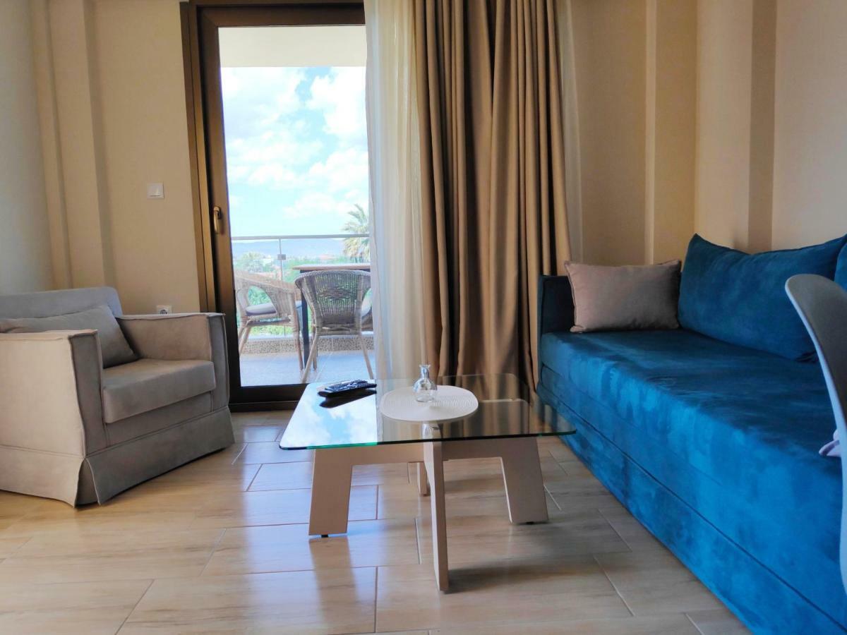 Ofrynio Deluxe Apartments Ofrínion Eksteriør bilde